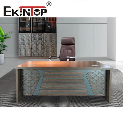 L Style Meja Kantor Modern 1000N Kapasitas Beban Kayu Veneer Warna Mahoni Atas