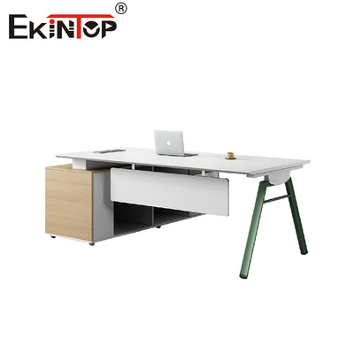 Meja kantor eksekutif dengan lemari yang terpasang yang terbuat dari kayu gaya modern