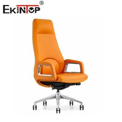 Menggoda dalam kemewahan kursi kantor kulit yang indah untuk profesional yang menuntut