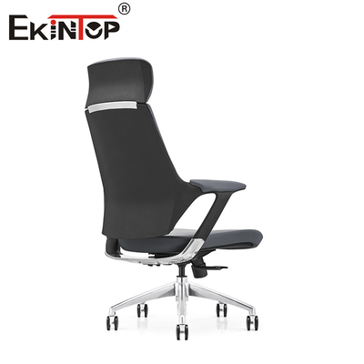 Kursi kantor hitam dengan punggung tinggi dengan bahan kulit dan sandaran kepala