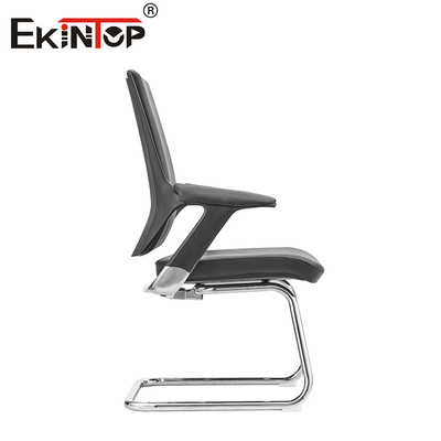 Kursi Kantor Kulit Hitam dengan Sandaran Tangan Bergaya Modern dan Dapat Disesuaikan