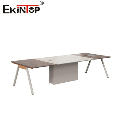 Meja Konferensi Gaya Modern dengan Kaki Logam dan Bahan Kayu