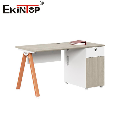 Kayu Multi-seater Modern Style Disesuaikan Karyawan Kantor Workstation