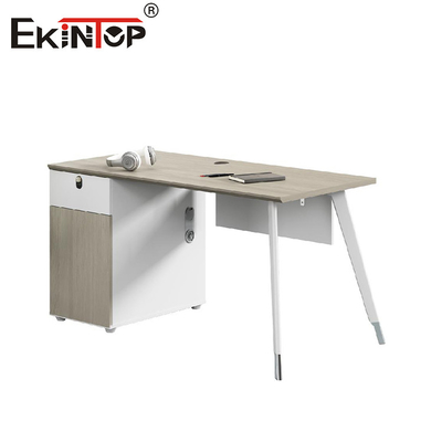 Kayu Multi-seater Modern Style Disesuaikan Karyawan Kantor Workstation
