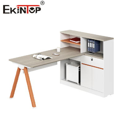 Meja Kantor Workstation dengan Partisi dan Kabinet Terpasang Gaya Modern