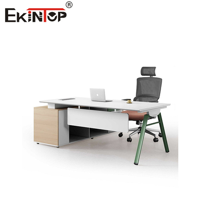 Meja kantor eksekutif dengan lemari yang terpasang yang terbuat dari kayu gaya modern