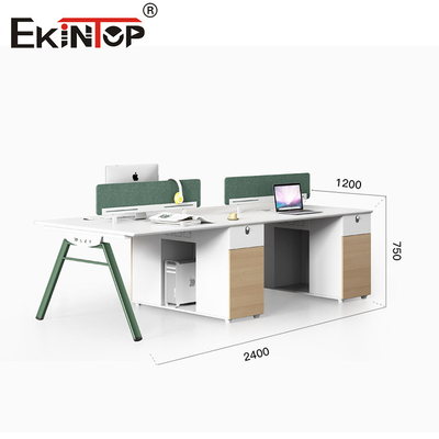 Furnitur Stasiun Kerja 4 Orang Meja kantor dengan layar partisi