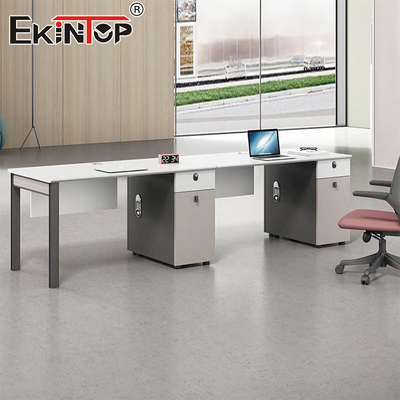 Modular Kontemporer-Style Multi-Seat Office Workstation dengan Privacy Screens