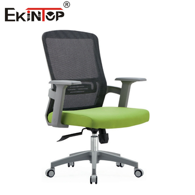 Kursi kantor dengan roda dan fungsi berputar yang dapat disesuaikan