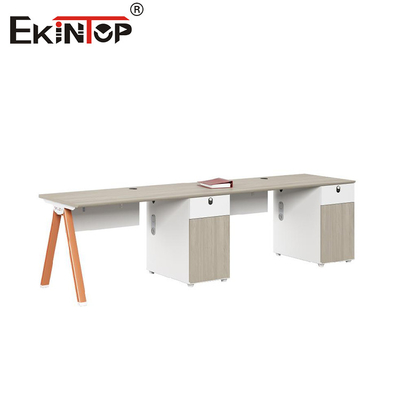 Kayu Multi-seater Modern Style Disesuaikan Karyawan Kantor Workstation