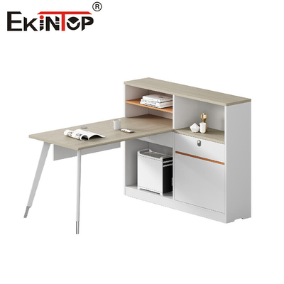 Meja Kantor Workstation dengan Partisi dan Kabinet Terpasang Gaya Modern